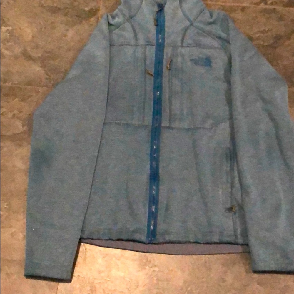 The North Face lightweight jacket. Gently used✌️